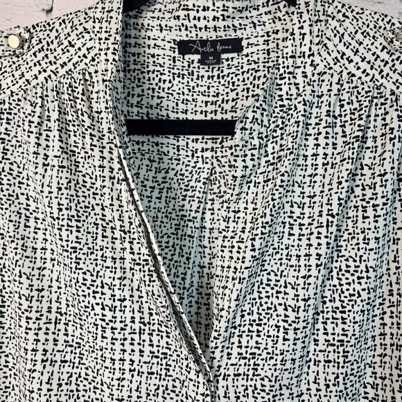 ANTILIA FEMME WHITE BLOUSE WITH BLACK PRINT CAP SLEEVES WOMENS SIZE MED - Picture 3 of 7